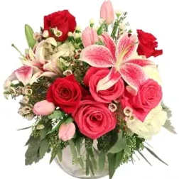 Bouquet of red roses and pink lilies in a glass vase