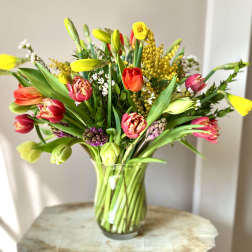 Colorful tulip bouquet in a clear glass vase