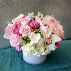 Pink and white bouquet in a round white box