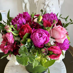 Pink and red mixed bouquet in a green vase