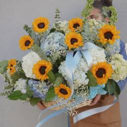 THE HAMPTONS BLOOM