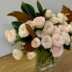 Bouquet of pale pink roses in a clear glass vase