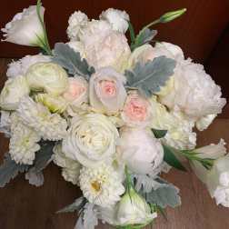 White and blush bouquet with roses, ranunculus, and lisianthus