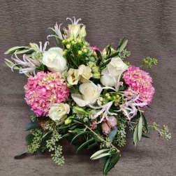 Olive centerpiece pinks and whites