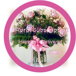 Pink rose bouquet in a glass vase with a ribbon