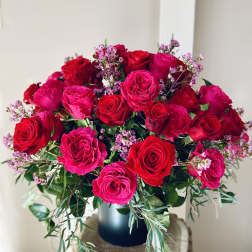 Bouquet of red and pink roses in a vase