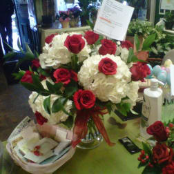 Bouquet of red roses and white hydrangeas in a glass vase