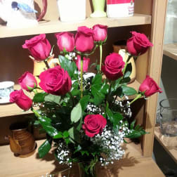 Bouquet of pink roses with baby's breath