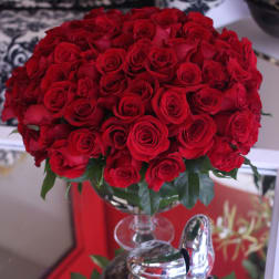 100 red roses in a Large Vine Glass