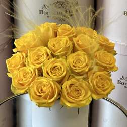 Yellow rose bouquet in a white round box