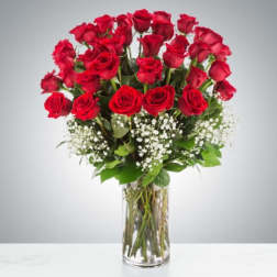 Bouquet of red roses in a clear glass vase
