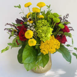 Mixed bouquet of red roses and yellow chrysanthemums in a gold vase