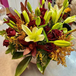 Roses & Lillies Table arrangement