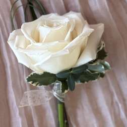 Playa Bianca Rose Boutonniere