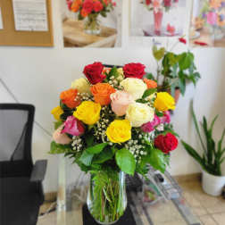 Mixed roses in a clear glass vase