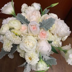White and blush bouquet with roses and lisianthus