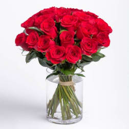 Bouquet of red roses in a clear glass vase