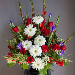 Red roses and white daisies in a black vase