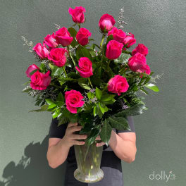 Bouquet of hot pink roses in a clear glass vase