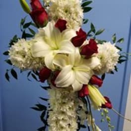 White lilies and red roses in a cascading floral arrangement