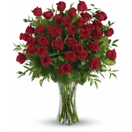Bouquet of red roses in a clear glass vase