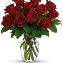 Bouquet of red roses in a clear glass vase