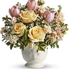 Teleflora's Peaches and Dreams