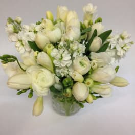 Simple and Fragrant white flowers Arrangement (Pre-order)