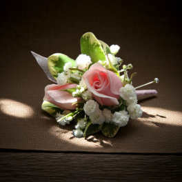 Boutonniere Pink Spray Rose