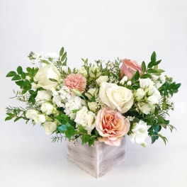 Garden Style Arrangement Peach and White