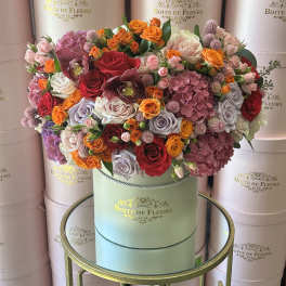 Large mixed bouquet of roses and hydrangeas in a round box