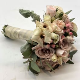 The Rosey Posey Clutch Bouquet