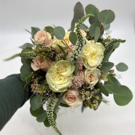 The Free Spirit Clutch Bouquet