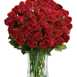 Bouquet of red roses in a clear glass vase
