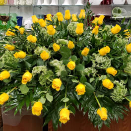 [TT-YLCSKSPRY]: YELLOW ROSE GRAND CASKET SPRAY