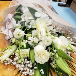 [TT-WHWRAP]: ALL WHITE WRAPPED BOUQUET