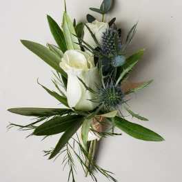 Classic Spray Rose Boutonniere