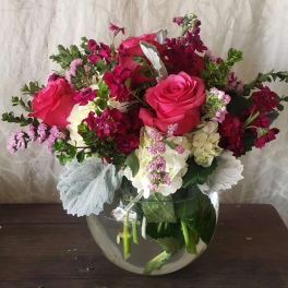 Pink roses and white hydrangeas in a clear glass vase