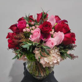 Bouquet of red and pink roses in a glass vase