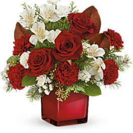 Teleflora's Scarlet Splendor Bouquet DX