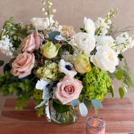 Mixed bouquet of pink and white roses in a glass vase