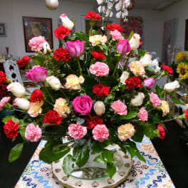 Large mixed bouquet of roses and carnations in a vase