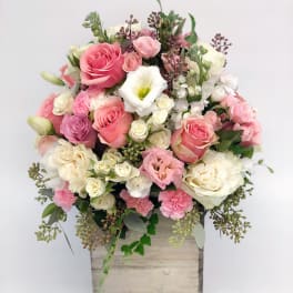 Hat box of roses - order and send for 198 $ with same day delivery -  MyGlobalFlowers