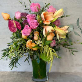 Mixed pink and peach roses in a clear glass vase