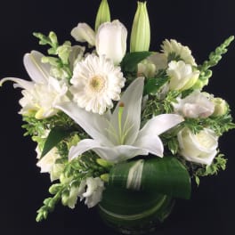 White lily and rose bouquet in a glass vase