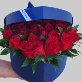 Red roses in a blue hatbox with a ribbon