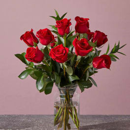 Bouquet of red roses in a clear glass vase