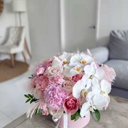 Ethereal Peonies Elegance Box