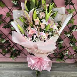 Roses and lilies mix bouquet 