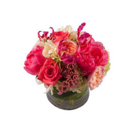 Pink and peach mixed bouquet in a glass vase